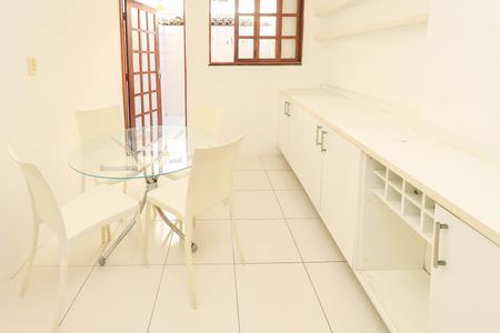 Casa de condomínio para alugar com 300m², 3 quartos e 2 vagas