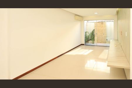 Casa de condomínio para alugar com 300m², 3 quartos e 2 vagas