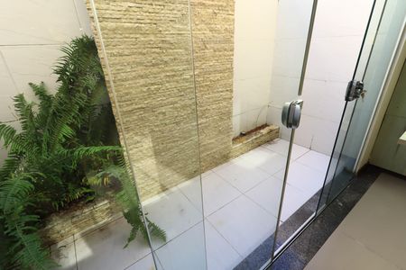 Casa de condomínio para alugar com 300m², 3 quartos e 2 vagas