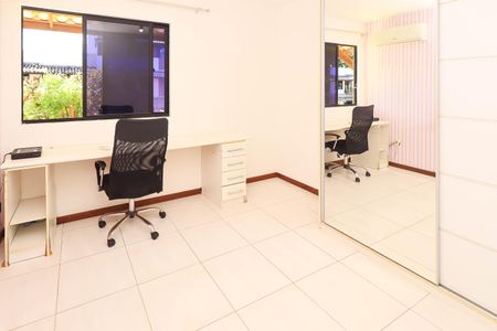 Casa de condomínio para alugar com 300m², 3 quartos e 2 vagas