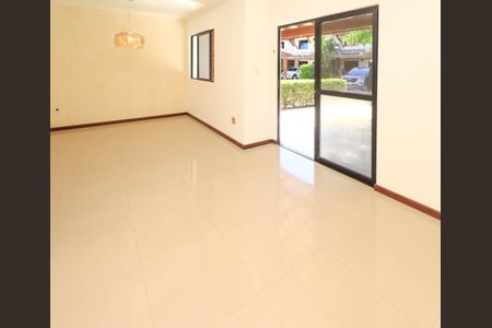 Casa de condomínio para alugar com 300m², 3 quartos e 2 vagas