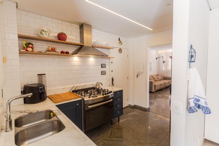 Apartamento à venda com 224m², 4 quartos e 2 vagas Apartamento à venda com 224m², 4 quartos e 2 vagasCozinha