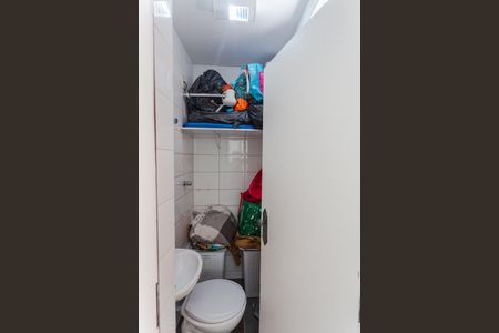 Apartamento à venda com 224m², 4 quartos e 2 vagas Apartamento à venda com 224m², 4 quartos e 2 vagasBanheiro de serviço