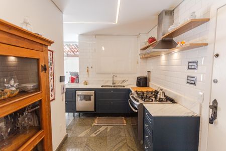 Apartamento à venda com 224m², 4 quartos e 2 vagas Apartamento à venda com 224m², 4 quartos e 2 vagasCozinha