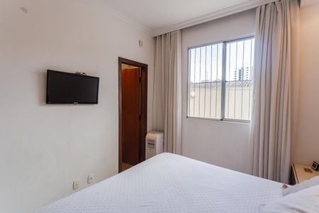 Apartamento à venda com 224m², 4 quartos e 2 vagas Apartamento à venda com 224m², 4 quartos e 2 vagasSuíte