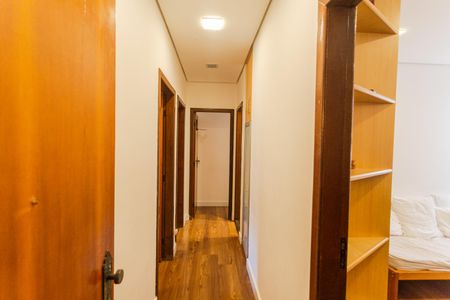 Apartamento à venda com 224m², 4 quartos e 2 vagas Apartamento à venda com 224m², 4 quartos e 2 vagasCorredor