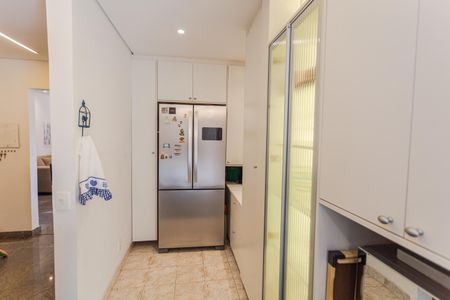 Apartamento à venda com 224m², 4 quartos e 2 vagas Apartamento à venda com 224m², 4 quartos e 2 vagasCozinha