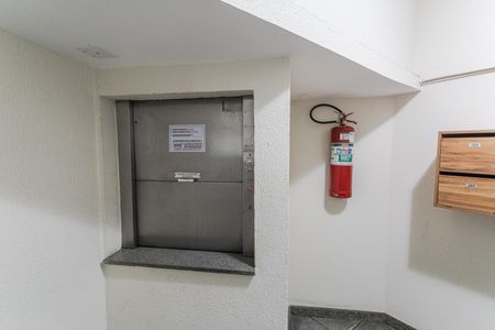 Apartamento à venda com 224m², 4 quartos e 2 vagas Apartamento à venda com 224m², 4 quartos e 2 vagasÁrea Comum - Elevador de Carga