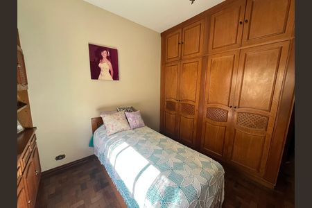 Casa à venda com 405m², 6 quartos e 3 vagas Casa à venda com 405m², 6 quartos e 3 vagasQuarto 4
