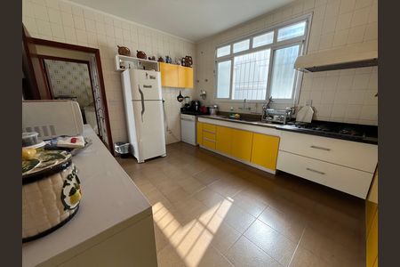 Casa à venda com 405m², 6 quartos e 3 vagas Casa à venda com 405m², 6 quartos e 3 vagasCozinha