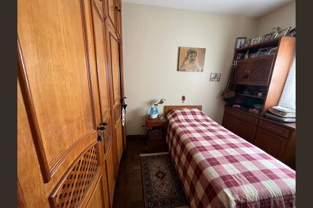 Casa à venda com 405m², 6 quartos e 3 vagas Casa à venda com 405m², 6 quartos e 3 vagasQuarto 5