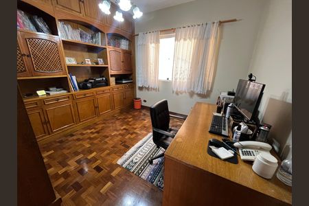 Casa à venda com 405m², 6 quartos e 3 vagas Casa à venda com 405m², 6 quartos e 3 vagasQuarto 1