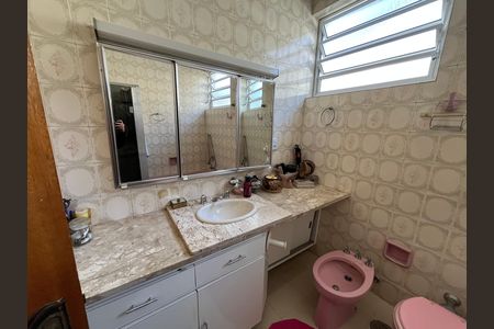 Casa à venda com 405m², 6 quartos e 3 vagas Casa à venda com 405m², 6 quartos e 3 vagasBanheiro