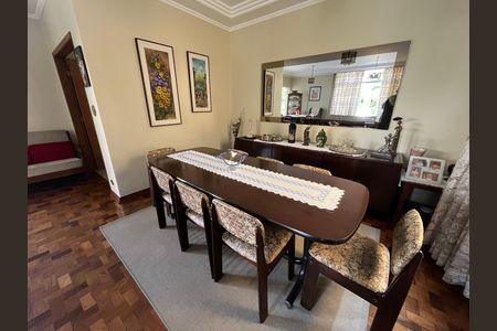 Casa à venda com 405m², 6 quartos e 3 vagas Casa à venda com 405m², 6 quartos e 3 vagasSala de Jantar