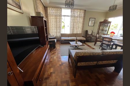 Casa à venda com 405m², 6 quartos e 3 vagas Casa à venda com 405m², 6 quartos e 3 vagasSala