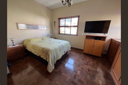 Casa à venda com 405m², 6 quartos e 3 vagas Casa à venda com 405m², 6 quartos e 3 vagasQuarto 2
