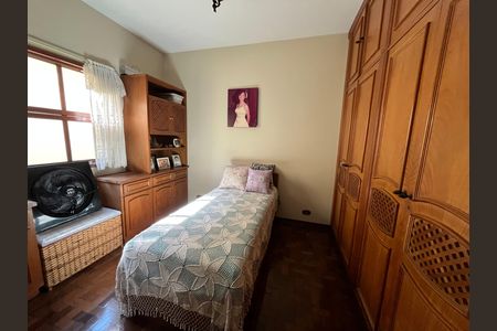 Casa à venda com 405m², 6 quartos e 3 vagas Casa à venda com 405m², 6 quartos e 3 vagasQuarto 4
