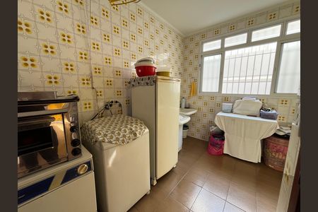 Casa à venda com 405m², 6 quartos e 3 vagas Casa à venda com 405m², 6 quartos e 3 vagasÁrea de Serviço