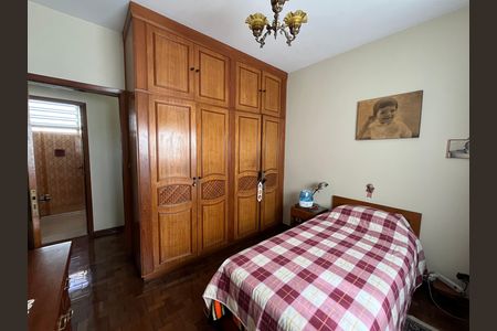 Casa à venda com 405m², 6 quartos e 3 vagas Casa à venda com 405m², 6 quartos e 3 vagasQuarto 5