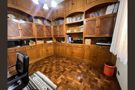 Casa à venda com 405m², 6 quartos e 3 vagas Casa à venda com 405m², 6 quartos e 3 vagasQuarto 1