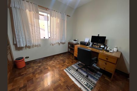 Casa à venda com 405m², 6 quartos e 3 vagas Casa à venda com 405m², 6 quartos e 3 vagasQuarto 1
