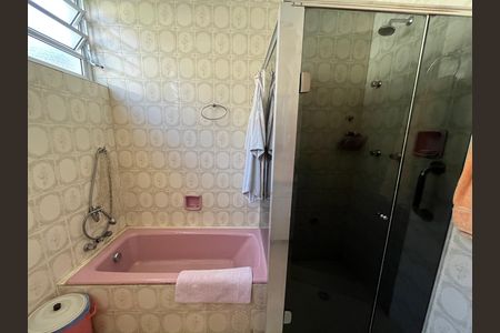 Casa à venda com 405m², 6 quartos e 3 vagas Casa à venda com 405m², 6 quartos e 3 vagasBanheiro
