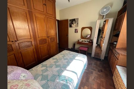 Casa à venda com 405m², 6 quartos e 3 vagas Casa à venda com 405m², 6 quartos e 3 vagasQuarto 4
