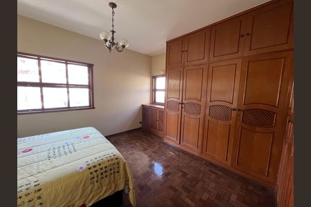 Casa à venda com 405m², 6 quartos e 3 vagas Casa à venda com 405m², 6 quartos e 3 vagasQuarto 2