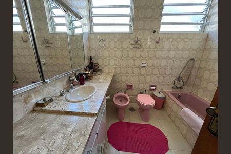 Casa à venda com 405m², 6 quartos e 3 vagas Casa à venda com 405m², 6 quartos e 3 vagasBanheiro