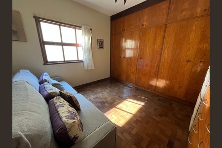 Casa à venda com 405m², 6 quartos e 3 vagas Casa à venda com 405m², 6 quartos e 3 vagasQuarto 3