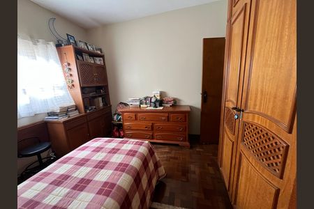 Casa à venda com 405m², 6 quartos e 3 vagas Casa à venda com 405m², 6 quartos e 3 vagasQuarto 5