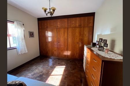 Casa à venda com 405m², 6 quartos e 3 vagas Casa à venda com 405m², 6 quartos e 3 vagasQuarto 3