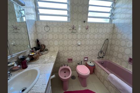 Casa à venda com 405m², 6 quartos e 3 vagas Casa à venda com 405m², 6 quartos e 3 vagasBanheiro
