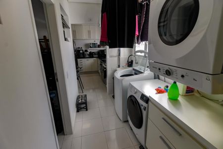 Apartamento à venda com 290m², 4 quartos e 3 vagas Apartamento à venda com 290m², 4 quartos e 3 vagasÁrea de Serviço