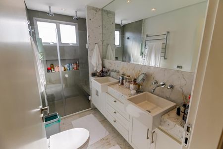 Banheiro da Suíte de apartamento à venda com 4 quartos, 290m² em Real Parque, São Paulo