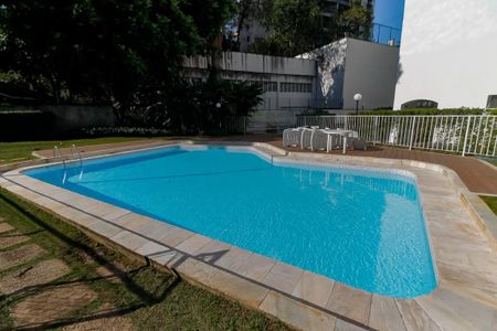 Apartamento à venda com 290m², 4 quartos e 3 vagas Apartamento à venda com 290m², 4 quartos e 3 vagasÁrea comum - Piscina