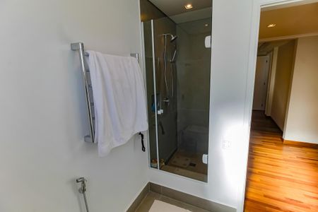 Apartamento à venda com 290m², 4 quartos e 3 vagas Apartamento à venda com 290m², 4 quartos e 3 vagasBanheiro social