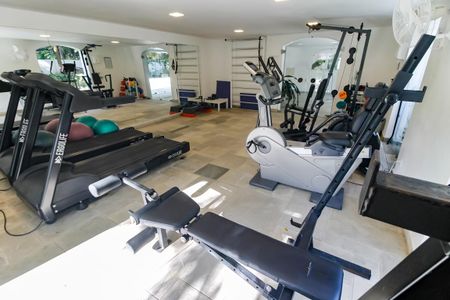 Apartamento à venda com 290m², 4 quartos e 3 vagas Apartamento à venda com 290m², 4 quartos e 3 vagasÁrea comum - Academia