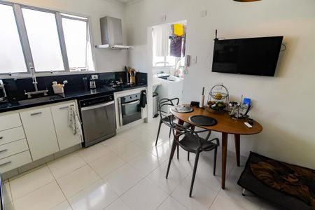 Apartamento à venda com 290m², 4 quartos e 3 vagas Apartamento à venda com 290m², 4 quartos e 3 vagasCozinha - Armários