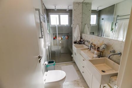 Apartamento à venda com 290m², 4 quartos e 3 vagas Apartamento à venda com 290m², 4 quartos e 3 vagasBanheiro da Suíte