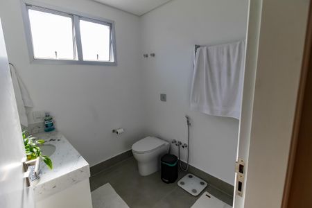Apartamento à venda com 290m², 4 quartos e 3 vagas Apartamento à venda com 290m², 4 quartos e 3 vagasBanheiro social