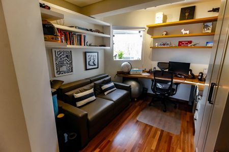 Apartamento à venda com 290m², 4 quartos e 3 vagas Apartamento à venda com 290m², 4 quartos e 3 vagasEscritório