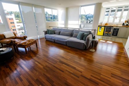 Apartamento à venda com 290m², 4 quartos e 3 vagas Apartamento à venda com 290m², 4 quartos e 3 vagasCobertura