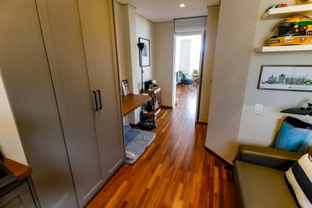 Apartamento à venda com 290m², 4 quartos e 3 vagas Apartamento à venda com 290m², 4 quartos e 3 vagasEscritório