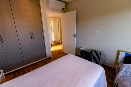 Apartamento à venda com 290m², 4 quartos e 3 vagas Apartamento à venda com 290m², 4 quartos e 3 vagasQuarto 2