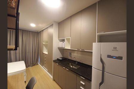 Sala/Cozinha de kitnet/studio à venda com 1 quarto, 27m² em Consolação, São Paulo