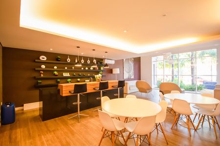 Apartamento para alugar com 56m², 2 quartos e 1 vaga Apartamento para alugar com 56m², 2 quartos e 1 vagaÁrea comum - Salão de festas