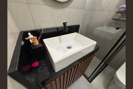 Banheiro  de apartamento à venda com 2 quartos, 47m² em Cangaiba, São Paulo