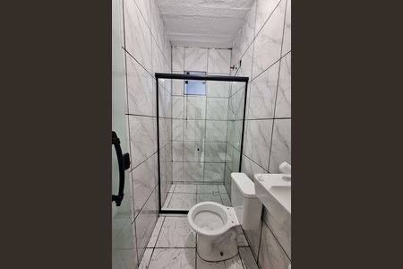 Banheiro de kitnet/studio para alugar com 1 quarto, 30m² em Parque Independencia, Duque de Caxias