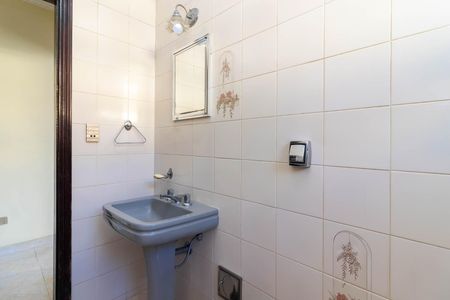 Casa à venda com 109m², 2 quartos e 2 vagasBanheiro 1